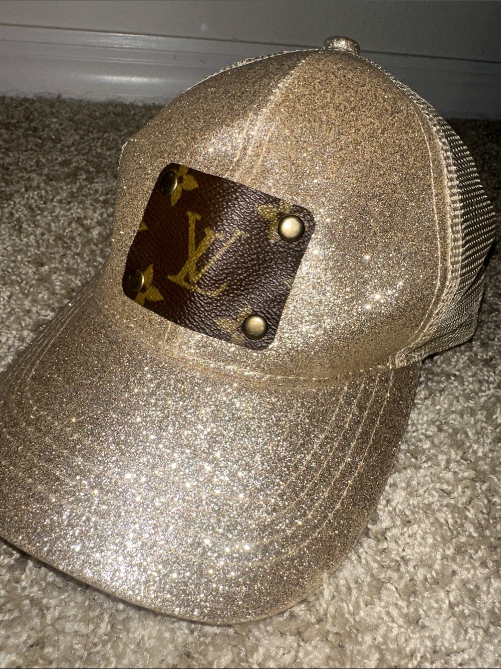 Glitter Mesh Baseball Cap with Leather LV Patch - Gold